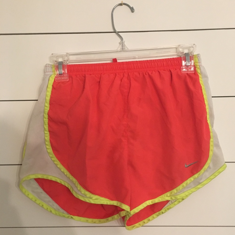 Nike women’s tempo shorts